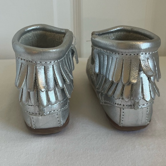 Minnetonka Toddler Double Fringe Side Zip Moccasin Boots Metallic Silver - Picture 4 of 8